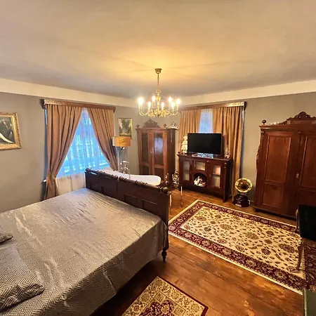 Lafamilia Man Villa Birsana